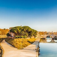Curious stories and places - The "boat" of Esculapio - Tiber Island