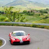 Mit Ferrari zum Weingut