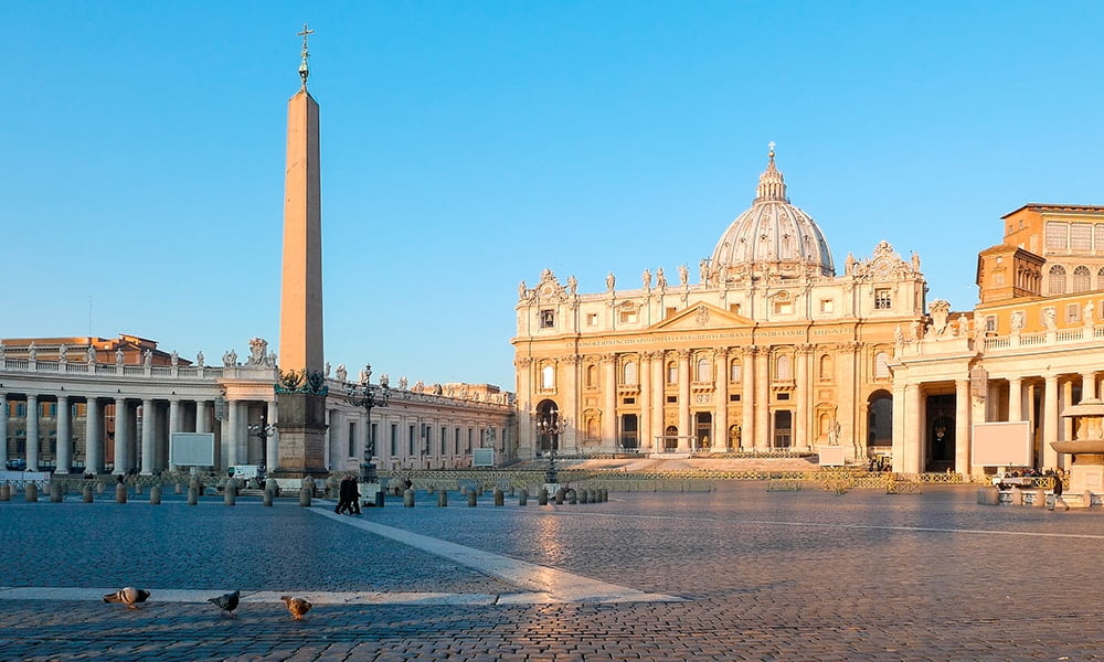 Basilica di San Pietro sulla cupola all'alba