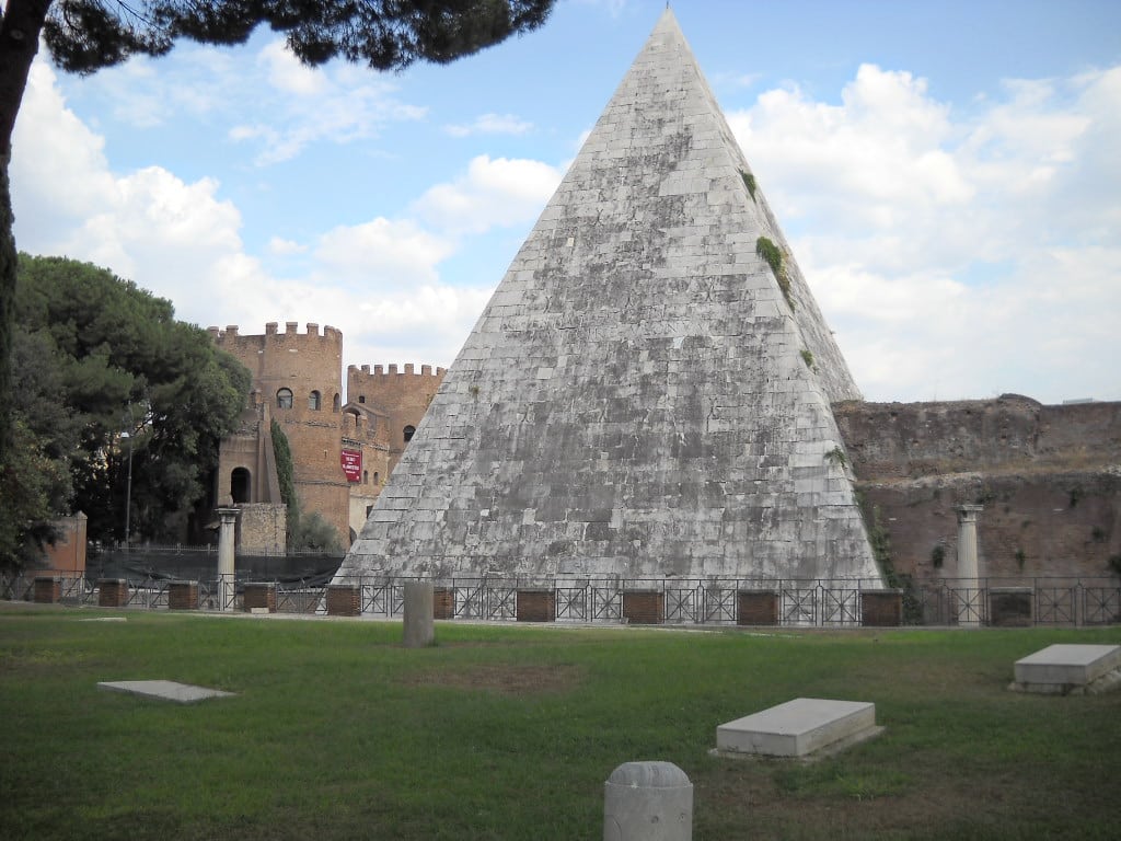 Roma_Testaccio_Piramide_cestia_1